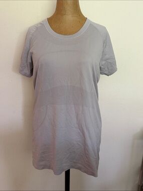 Lululemon sz 12 Swiftly Tech Light Gray Knit Short Sleeve Tunic Top great cond